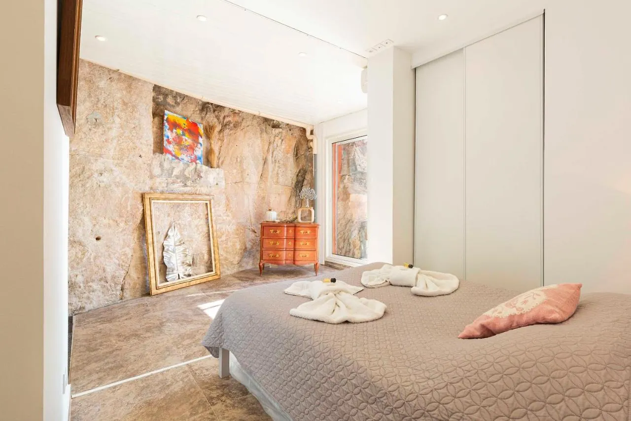 Breathtaking Luxurious Villa With Sea-View In Theoule Sur Mer